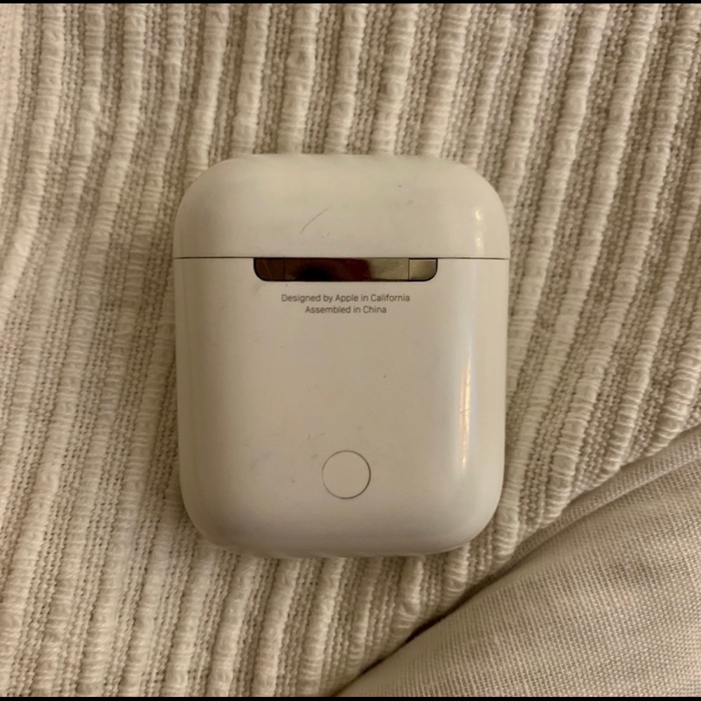 AirPods CHARGING CASE